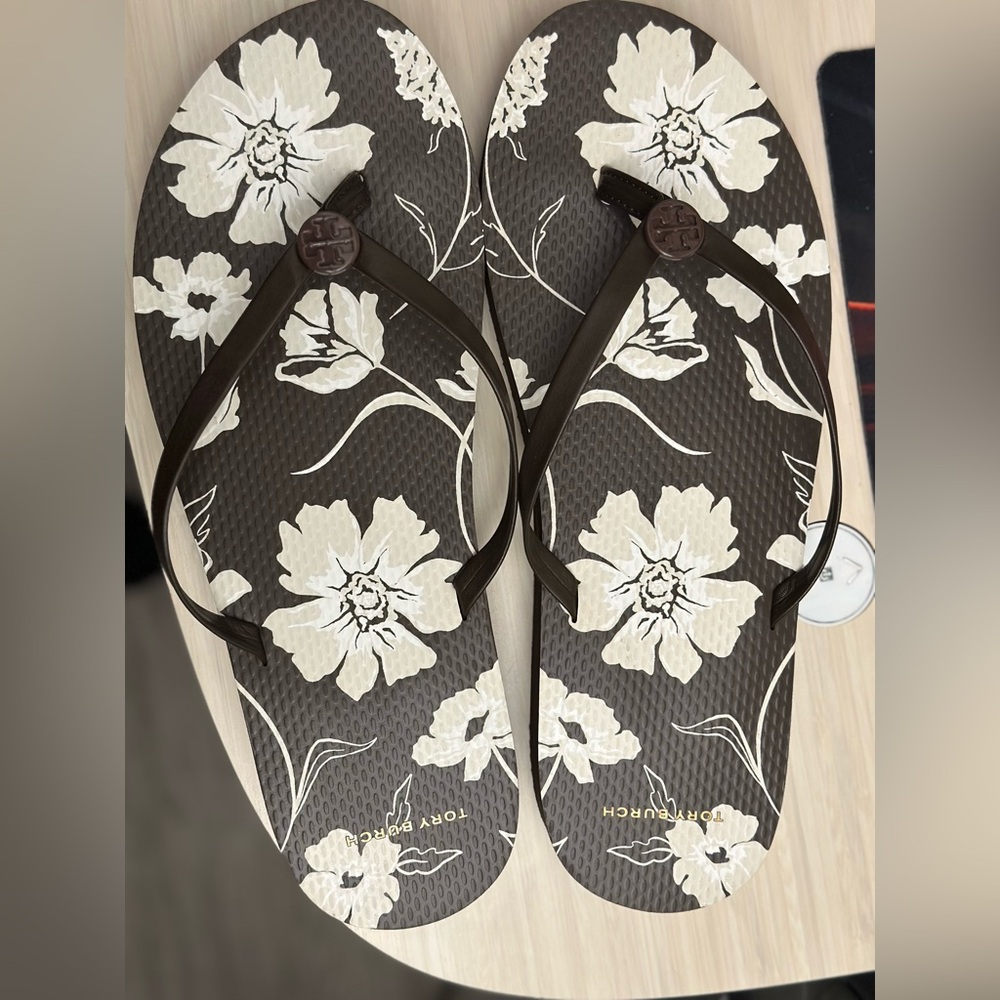 NWT Tory Burch flip flop leather top straps/deep chocolate size 11